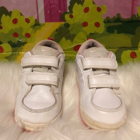 Nike baby/toddler Velcro shoe - Picture 10 of 10